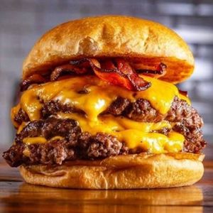 imagem do produto Combo Individual Triplo Cheddar bacon + batata + refri lata