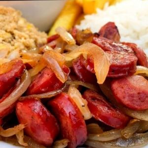 imagem do produto Linguiça mineira acebolada com fritas