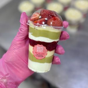 imagem do produto COPO PISTACHE C/ MORANGOS