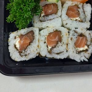 imagem do produto 10 uramaki de salmão 