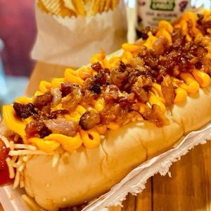 imagem do produto KIKÃO COM DUAS SALSICHAS CHEDDAR E QUEIJO MUSSARELA