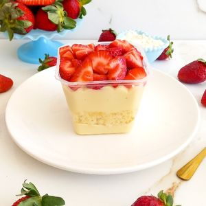 imagem do produto Bolo no pote de Ninho com morangos