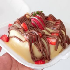 imagem do produto Mini vulcão Ninho com Nutella e morangos