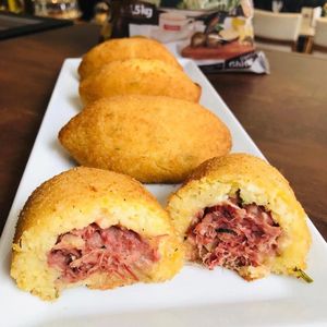 imagem do produto Bolinho aipim c/ carne seca 10un