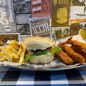 imagem do produto Combo - shawarma no pão e filézinho de frango empanado 