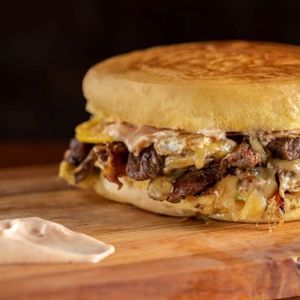 imagem do produto Xis-Salada + Fritas + Maionese 