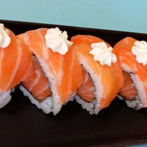 imagem do produto Sushi-maky de salmão cru e cream-cheese 8unidades🥢