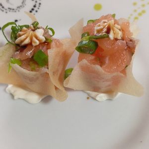 imagem do produto Casquinha crocante com salmão com azeite trufado 6 unidades 🥢 