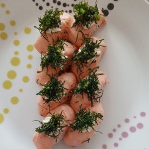 imagem do produto niguiri salmão flambado com couve crisp🥢 