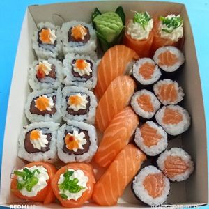 imagem do produto Combo M 24 unidades só salmão🥢 