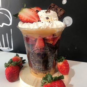 imagem do produto COPO BROWNIE DE MORANGO