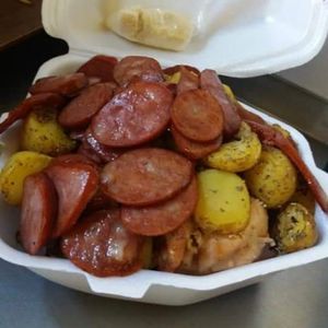imagem do produto frango + batata +linguica +farofa