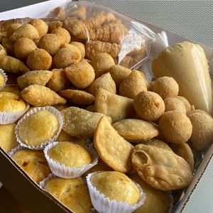 imagem do produto 200 SALGADINHOS (ATÉ 4 OPÇÕES) 😍