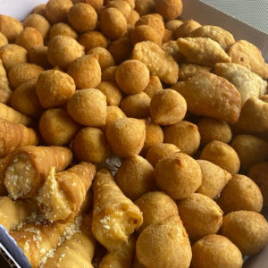 imagem do produto 200 salgados fritos + 20 canudinhos de frango.