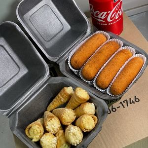imagem do produto Combo 04 - 4 Enroladinhos g + 10 canudos de frango + 1 coca lata 350ml.