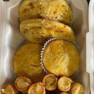 imagem do produto Combo 2 - Contém: 2 Empadas de frango + 2 Pastéis de forno frango + 10 Canudos de frango + 1 Coca lata 350ml.