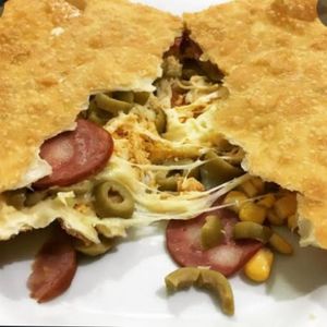 imagem do produto 38_frango, calabresa,cream cheese, mussarela e cebola roxa