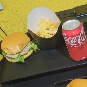 imagem do produto Dilli's smash 1.0 + batata 100g + refrigerante lata