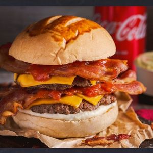 imagem do produto Dilli's Duplo Bacon + batata 100g + refri lata