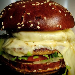 imagem do produto Duplo x-burguer+ fritas+ refrigerante lata 