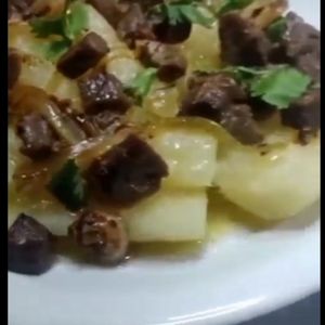 imagem do produto Macaxeira na manteiga da terra com carne de sol 