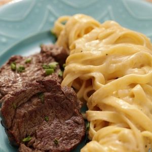 imagem do produto  Filé mignon com espaguete molho Alfredo (individual)