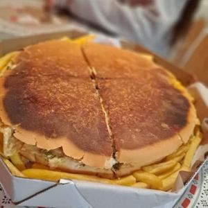 imagem do produto 1 Família com fritas + Coca 2L 
