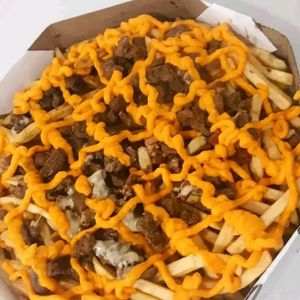 imagem do produto Fritas, carne, queijo e chedaar (M)