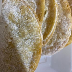 imagem do produto Pastel frito( carne moída) polvilhado no açúcar 
