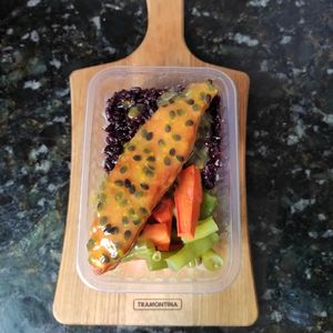 imagem do produto Salmão grelhado com molho de maracujá 