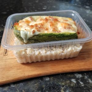 imagem do produto Abobrinha recheada com frango 