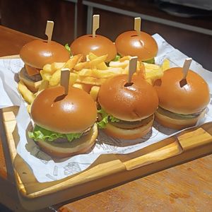 imagem do produto Mini burguer 6 unid + fritas