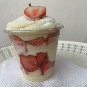 imagem do produto Copo da felicidade ninho com morango 