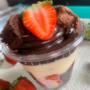 imagem do produto Copo da felicidade Brownie com morango 