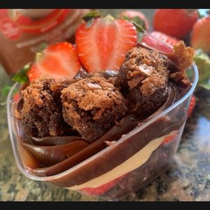 imagem do produto Copo supreme brownie com morango 