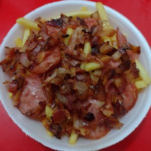 imagem do produto Batata frita com bacon e calabresa.