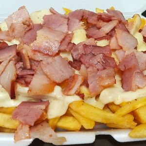 imagem do produto Fritas 250gr com queijo e bacon 