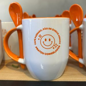 imagem do produto CANECA DE PORCELANA CAFÉ PASSADO , PÃO DE QUEIJO ASSADO , PRATOU CONGELADOS