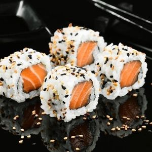imagem do produto 15 URAMAKI DE SALMÃO 