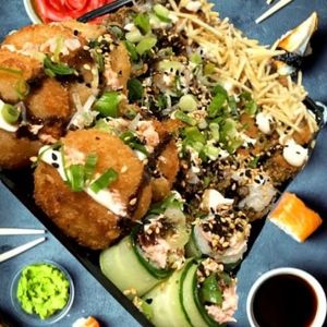 imagem do produto 15 hot holls minis  e 5 sushi búrguer e 3 pepino 
