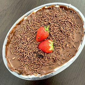 imagem do produto Bombom de morango na travessa vegano