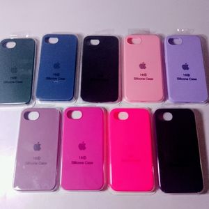 imagem do produto Capinha de silicone modelo iPhone 16 E