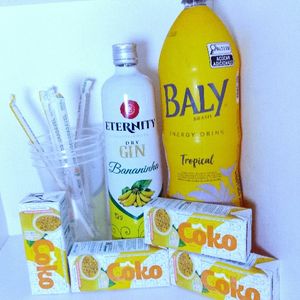 imagem do produto Combo gin Eternity Bananinha com energético bally tropical + 4 gelos de maracujá+ 4 copos e 4 canudos 