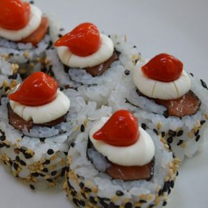 imagem do produto Urumaki salmão com pimenta biquinho 8 unidades 