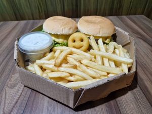 imagem do produto Combo 2 X Caseiros + Fritas + Refri