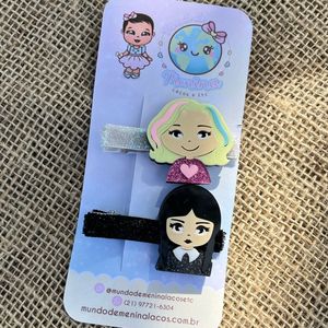 imagem do produto Dois hair clips um wandinha e um enid 