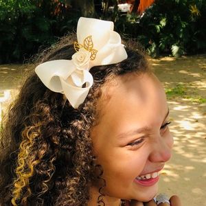 imagem do produto Tiara organza bege com aplique 