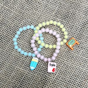 imagem do produto Trio se pulseira escolar cores claras.