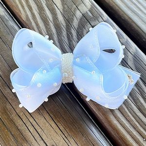 imagem do produto Laço de organza com aplicação de pérolas 