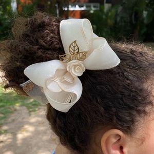 imagem do produto Laço organza bege com aplique 